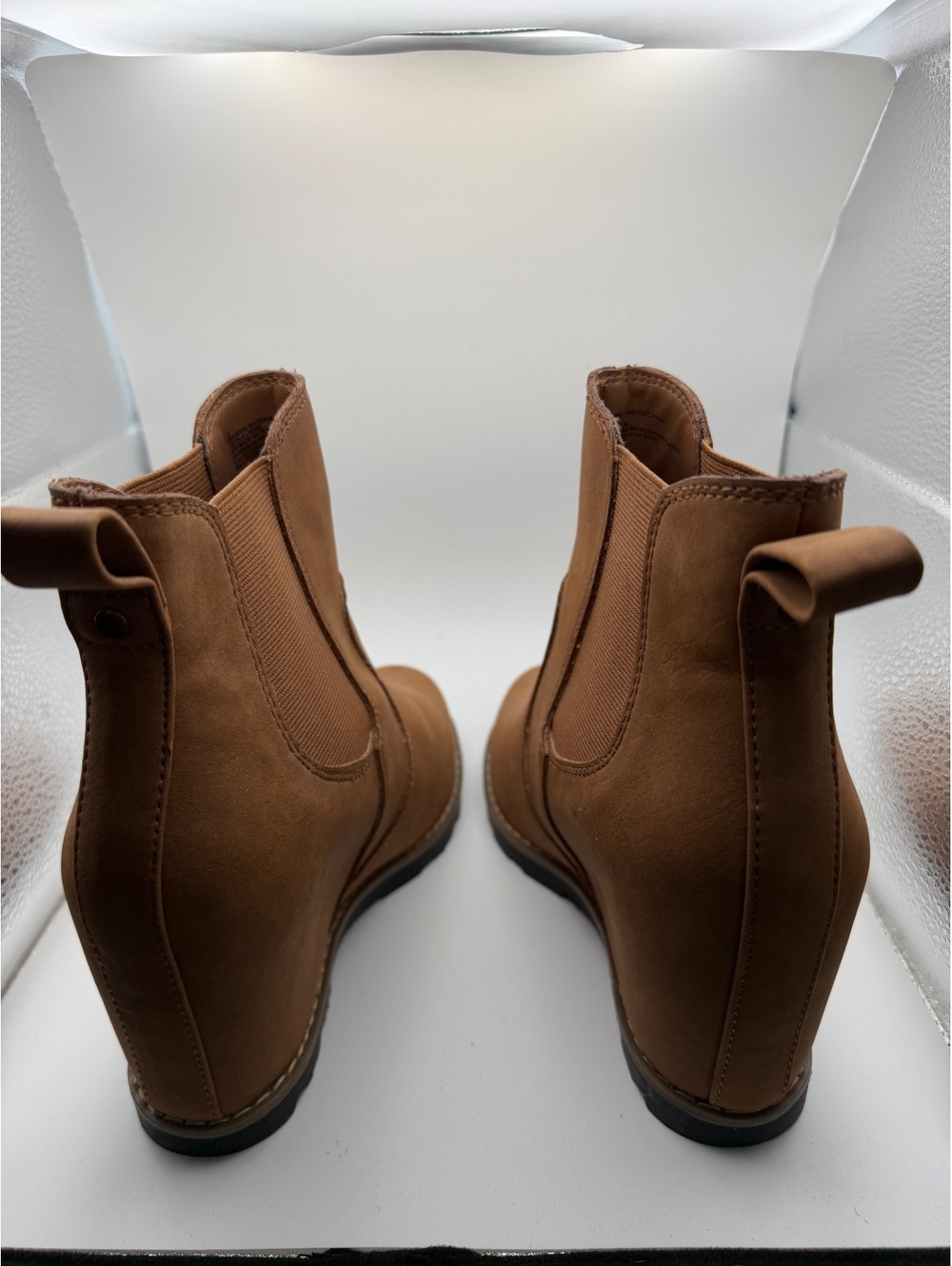 Universal Thread Women's Brown Wedge Chelsea Boots Size 6